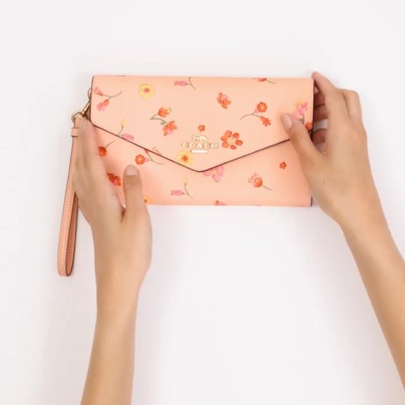 Coach mystic flower large travel wallet nwt - Picture 12 of 14